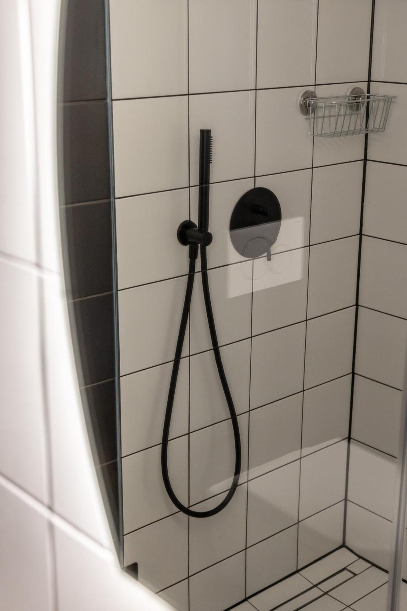 Coolest In Berlin, Easy Check-in, Close To Center, Black & White Maisonette #6 Lejlighed