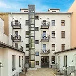 Black White 41sqm 2room maisonette apt near center