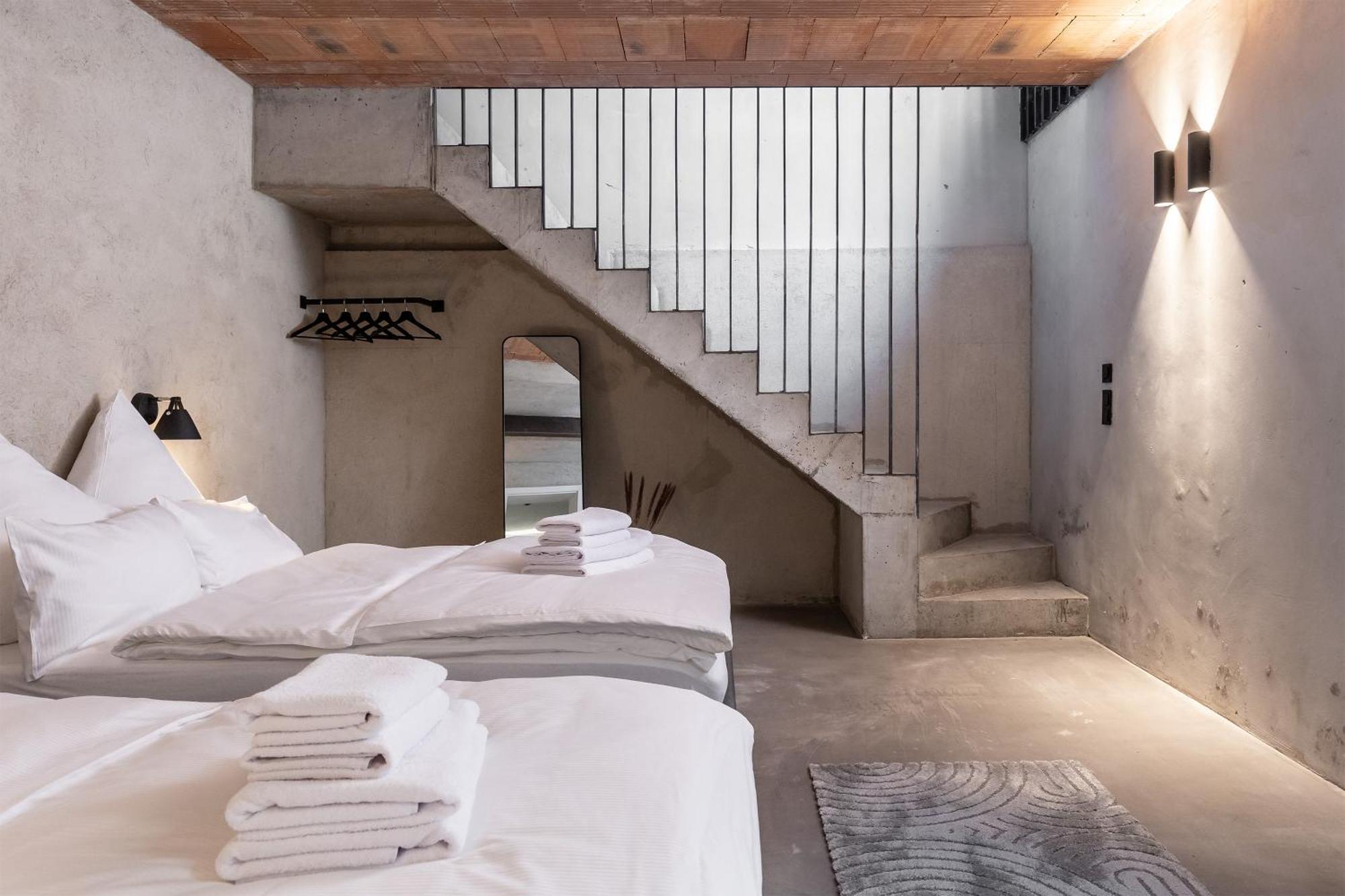 Coolest In Berlin, Easy Check-in, Close To Center, Black & White Maisonette #6 Apartment Berlin