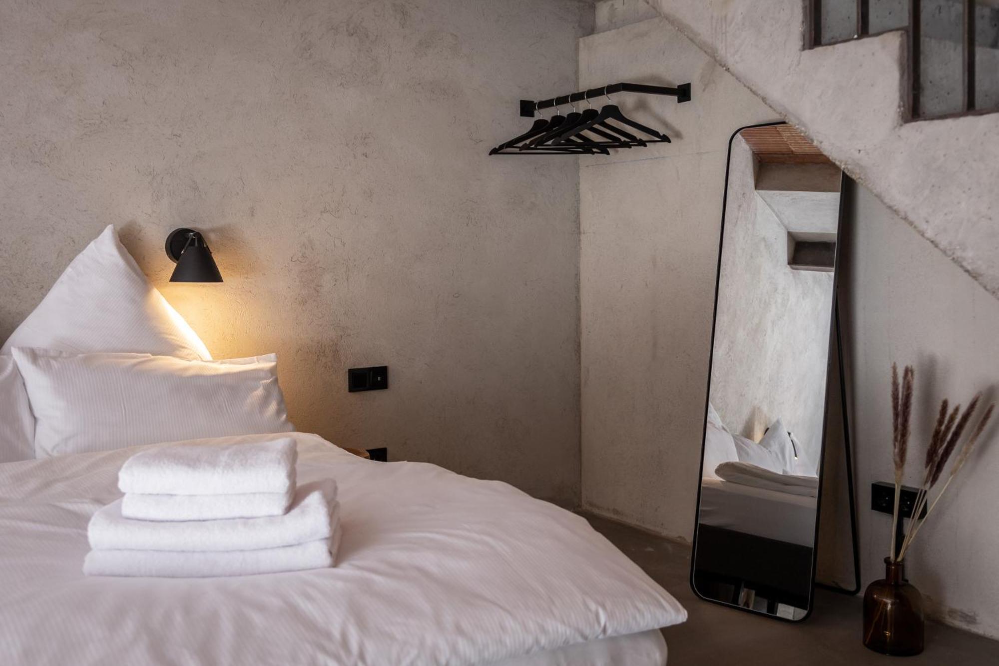 Black White 41sqm 2room Maisonette Near Center